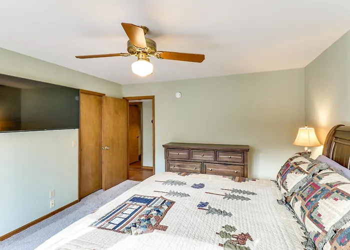 Golf, Hike, Explore! Family-friendly Pinetop Haven Holiday home *