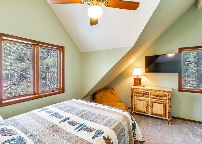 Golf, Hike, Explore! Family-friendly Pinetop Haven Holiday home