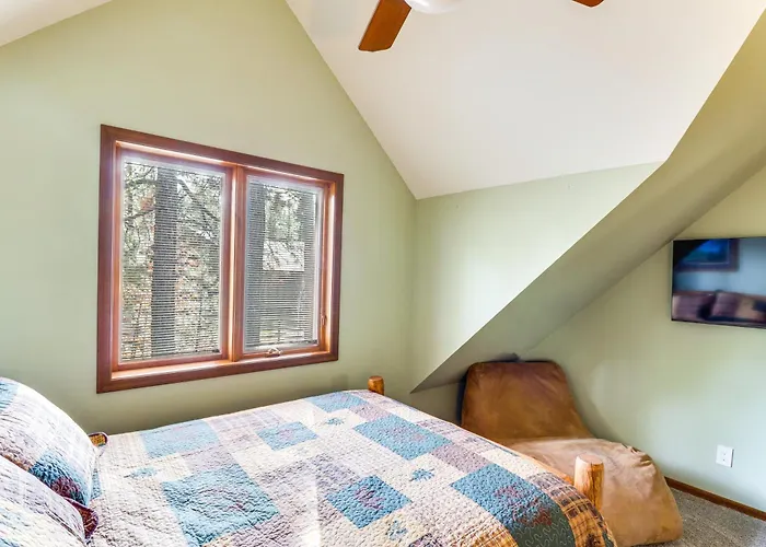 Golf, Hike, Explore! Family-friendly Pinetop Haven