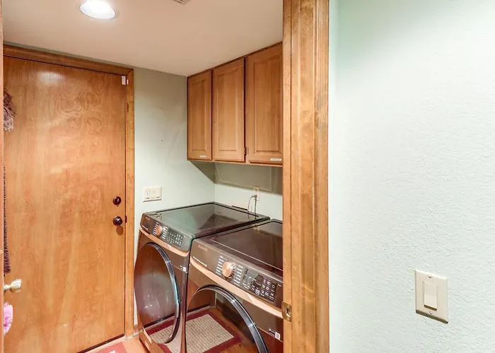 Golf, Hike, Explore! Family-friendly Pinetop Haven *