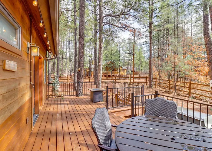 Golf, Hike, Explore! Family-friendly Pinetop Haven